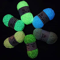 Пряжа, що світиться у темряві GlowYarn 30 гр, 1,7 мм, молочний, зелене свічення, фото 5