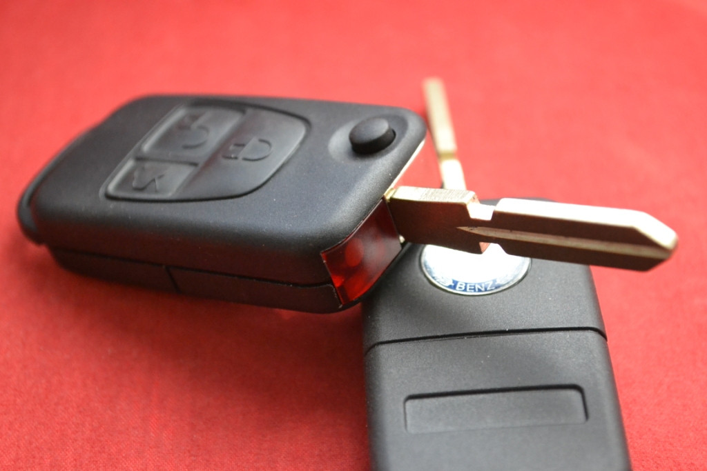Mercedes ключ викидний 3 кнопки корпус Лезо HU39 зі склом
