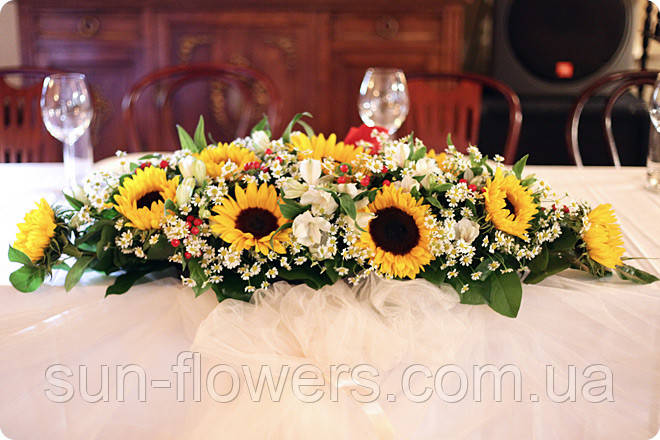Композиція на стіл молодим із соняшниками, фото 1