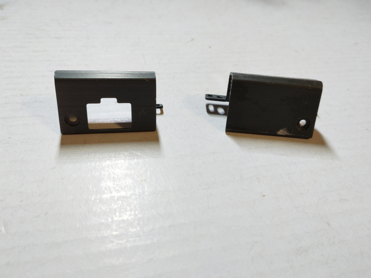 Dell Latitude E7250 Заглушки на петлі бу