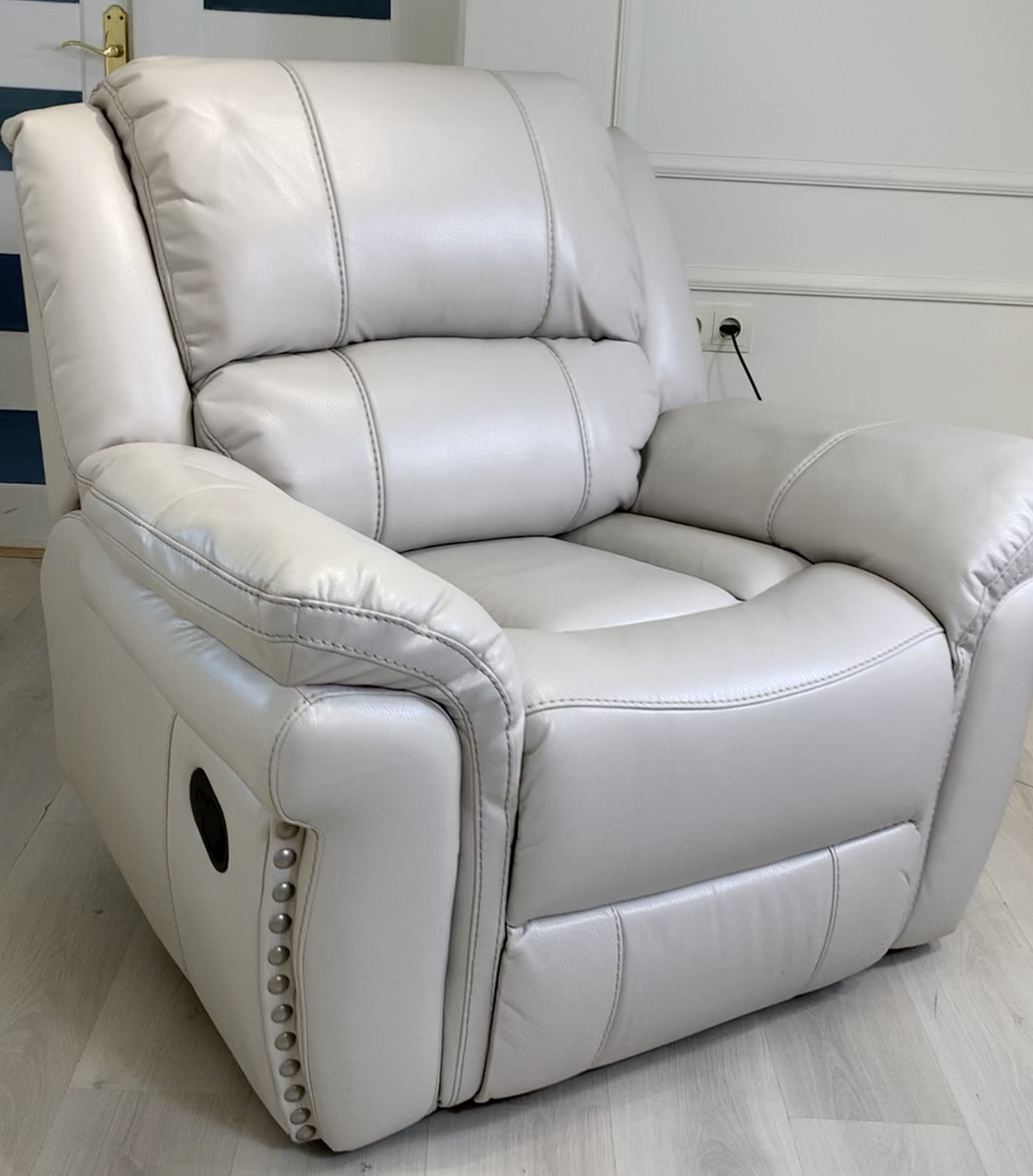 Крісло реклайнер для відпочинку 100х100х100см JOSS Мілтон