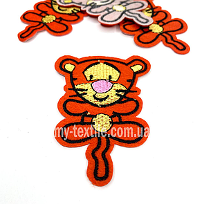 Аплікація пришивна вишита 9*6,5 см Тигруля