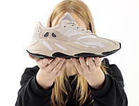 Женские кроссовки Adidas Yeezy Boost 700 (бежевые) модные демисезонные кроссы Адидас Изи Буст Y11948