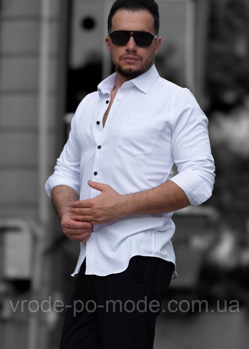 Стильна ошатна біла сорочка приталена бавовняна з довгим рукавом та кишенею, великий асортимент