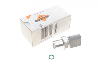 Датчик тиску кондиціонера Audi A4/A6/A8/Seat Exeo 1.2-6.0 97- NRF 38954 UA62