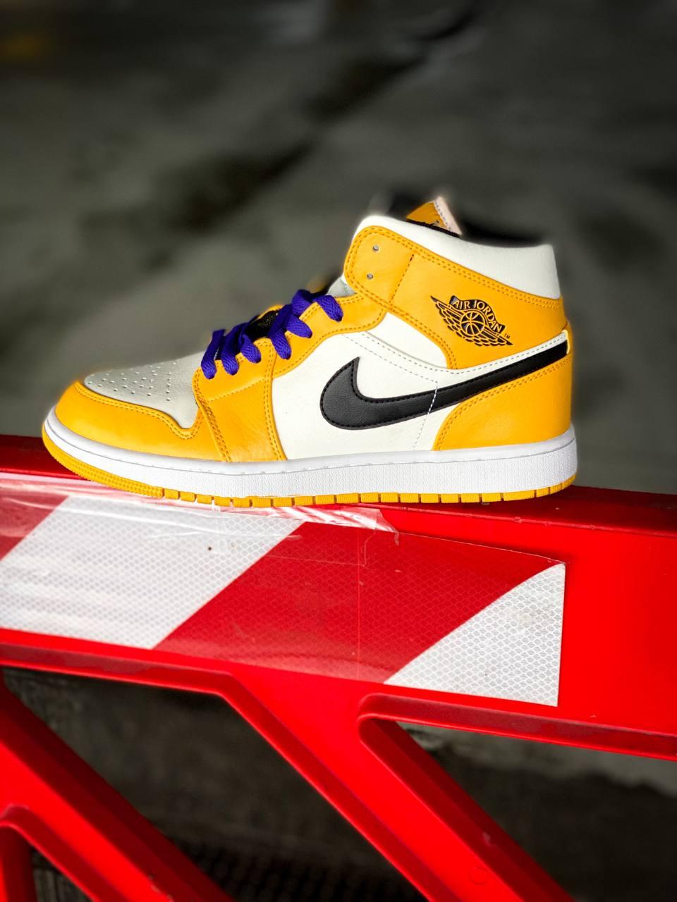 Laker air hotsell jordan 1 mid