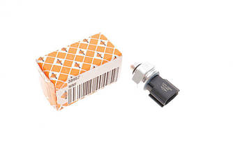 Датчик тиску кондиціонера Hyundai Santa Fe II-III/Sonata VI/Kia Ceed/Sportage III-IV 07- NRF 38957 UA62