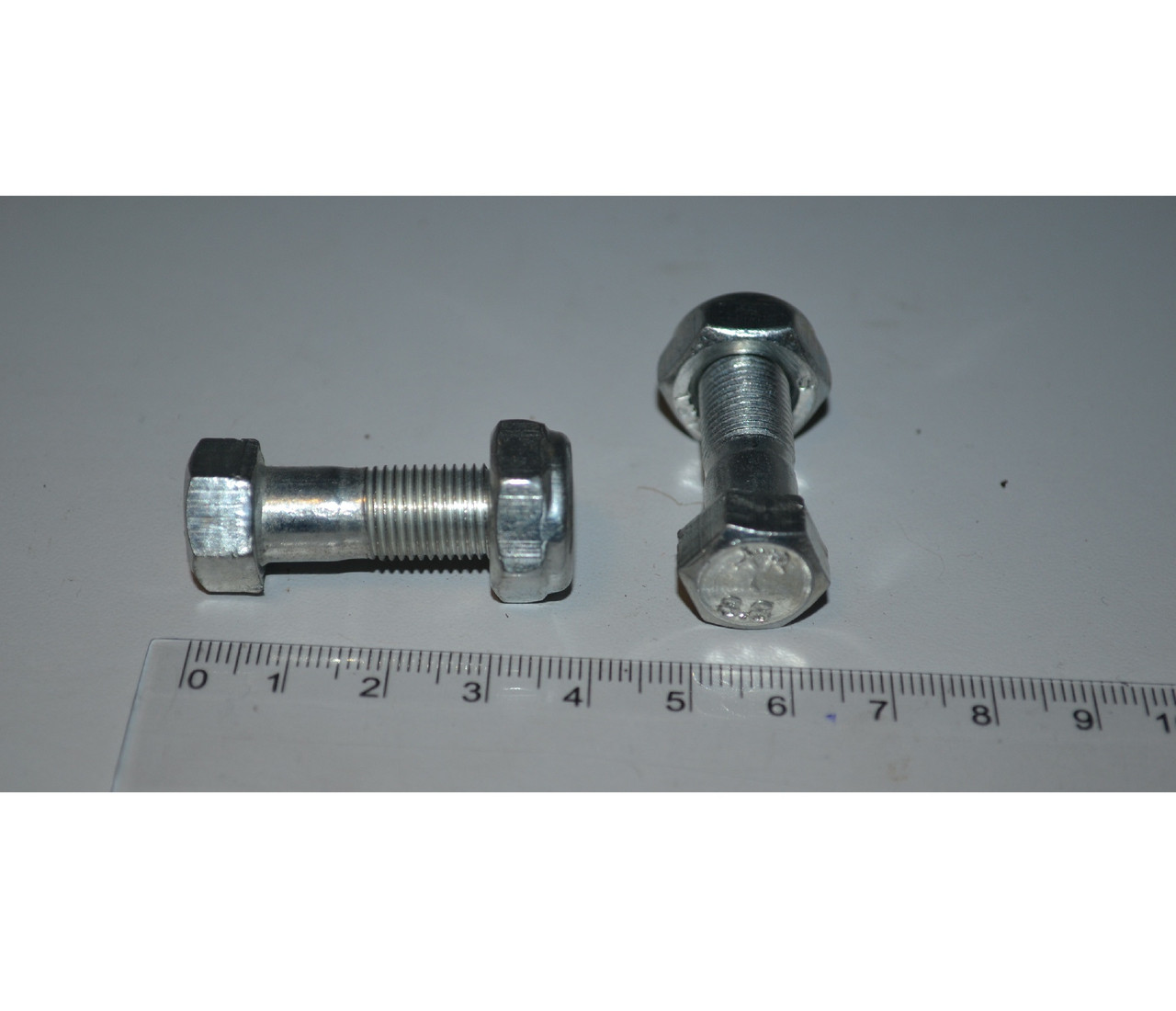 Болт валу кард. з гайкою М10х1 МТЗ-82-2022