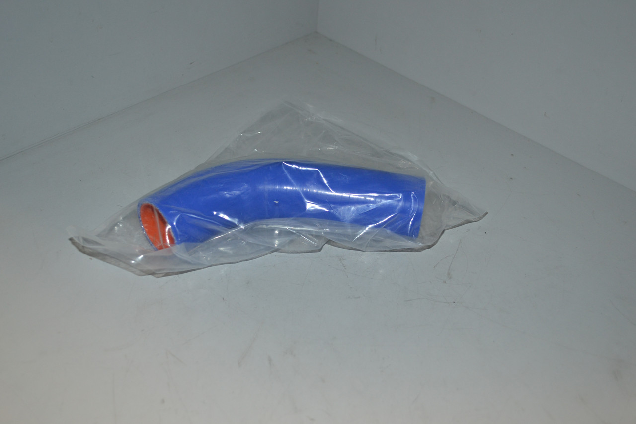 Патрубок радиатора МТЗ 822,922,923,1005,1025 нижний (силикон)