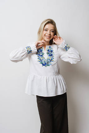 ΠΠΈΡΠΈΠ²Π°Π½ΠΊΠ° ΠΆΡΠ½ΠΎΡΠ° Π· ΠΊΠ²ΡΡΠΊΠΎΠ²ΠΈΠΌ ΠΎΡΠ½Π°ΠΌΠ΅Π½ΡΠΎΠΌ Π² Π±Π»Π°ΠΊΠΈΡΠ½ΠΎ-ΠΆΠΎΠ²ΡΠΈΡ
ΡΠΎΠ½Π°Ρ
Π½Π° Π±ΡΠ»ΠΎΠΌΡ ΡΠΎΠ½Ρ, ΡΠΎΡΠΎ 3