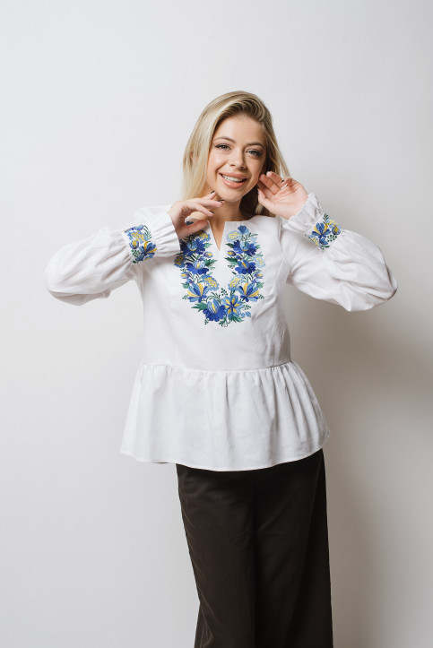 Жіноча вишиванка з блакитним квітковим орнаментом, Білі вишиванки для жінок, Вишивка-етномода