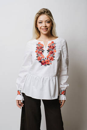 Жіноча вишиванка з червоними маками на талію з пышним низом біла блуза з гладдю, фото 3