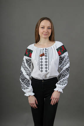 Жіноча вишиванка класична з чорною вишивкою, Вишита жіноча одяг, Ошатна вишита блузка, фото 1