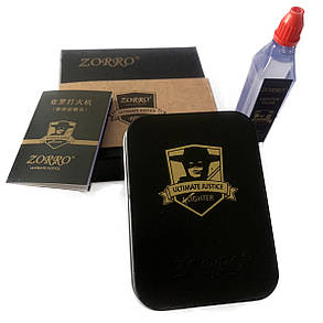 Запальничка бензинова з гербом Україна Zorro у жерстяній коробці чорна, фото 2