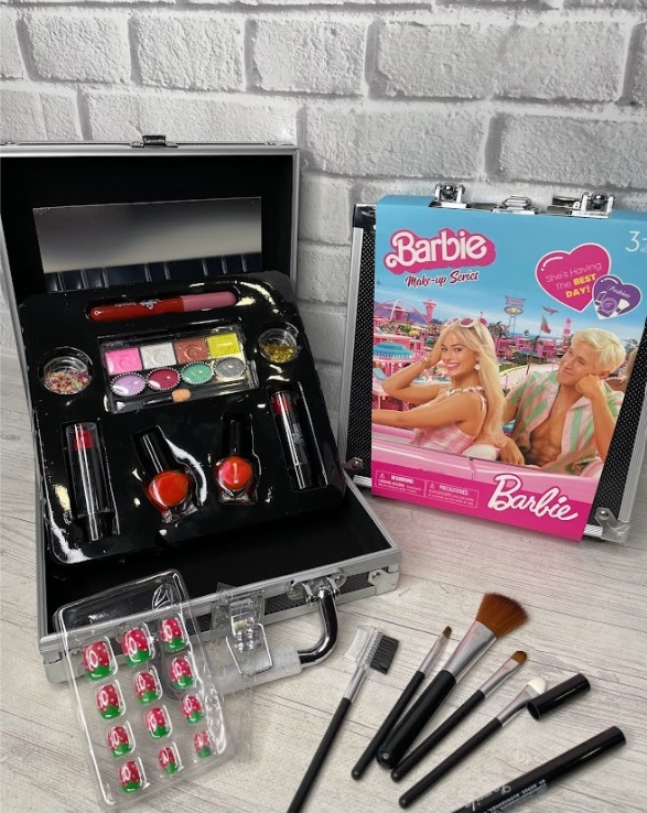 Набір дитячої косметики для дівчинки в кейсі, Barbie, тіні, помада, накладні нігті. FT 2057 E