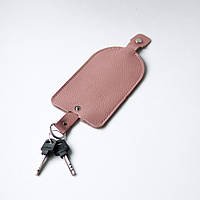 Ключница с подвижным держателем ключей на розовой кнопке с перфорацией.