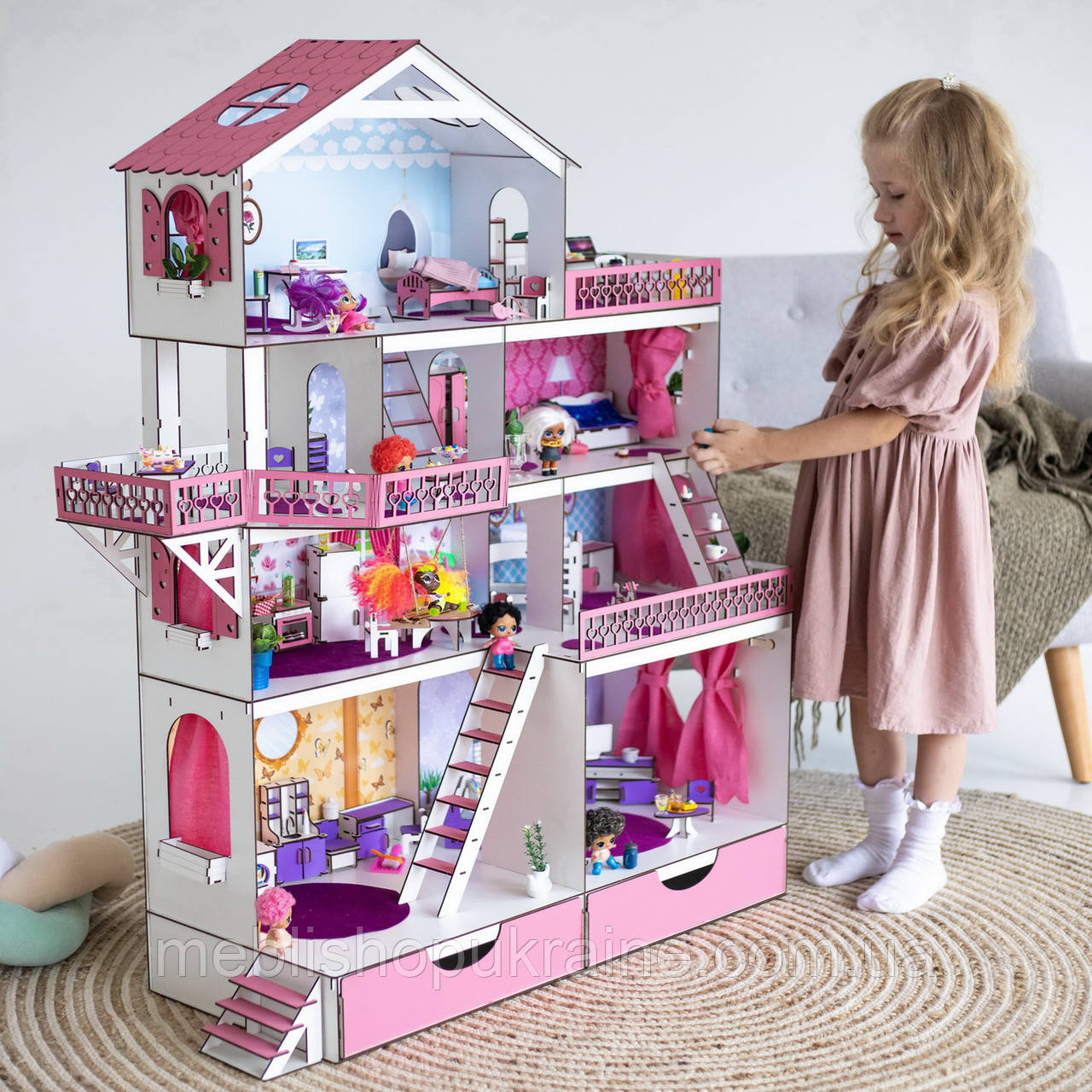 Ляльковий будиночок на 4 поверхи