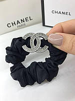 Резинка шелковая средняя для волос с логотипом Шанель/Chanel