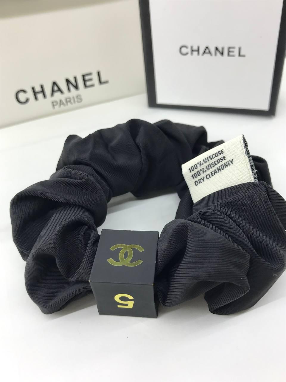 Резинка шелковая крупная, черная для волос с логотипом Шанель/Chanel - фото 2 - id-p2053861157