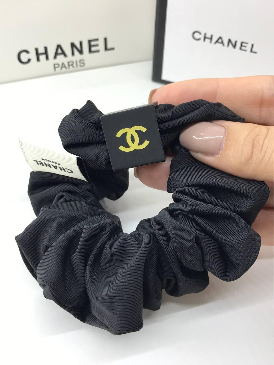 Резинка шелковая крупная, черная для волос с логотипом Шанель/Chanel - фото 3 - id-p2053861157