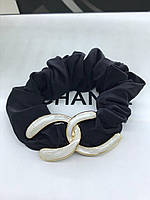 Резинка шелковая средняя для волос с белым логотипом Шанель/Chanel