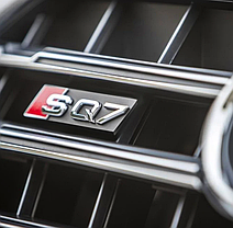 Емблема шильдік SQ7 AUDI (Ауди) для решітки радіатору - Чорний глянець 110х22 мм, фото 4