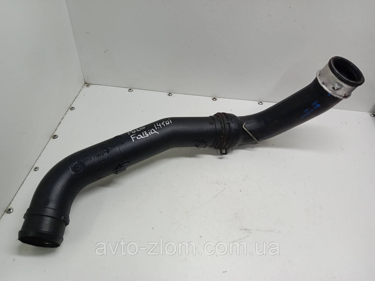 Патрубок інтеркулера Volkswagen Polo 9N, Skoda Fabia 2 1.4 TDI. Поло, Фабія. 6Q0145770.