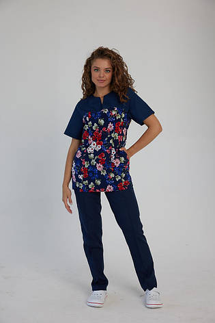 Жіночий медичний костюм Фіалка з принтом сині квіти - Костюм косметолога - Костюм масажиста, фото 2
