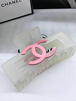 Заколка краб белая для волос с розовым логотипом Chanel