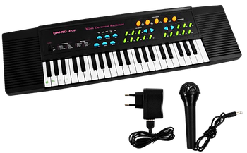 Багатофункціональний дитячий синтезатор на 44 клавіші з мікрофоном та зарядкою Union Group 3738 Чорний