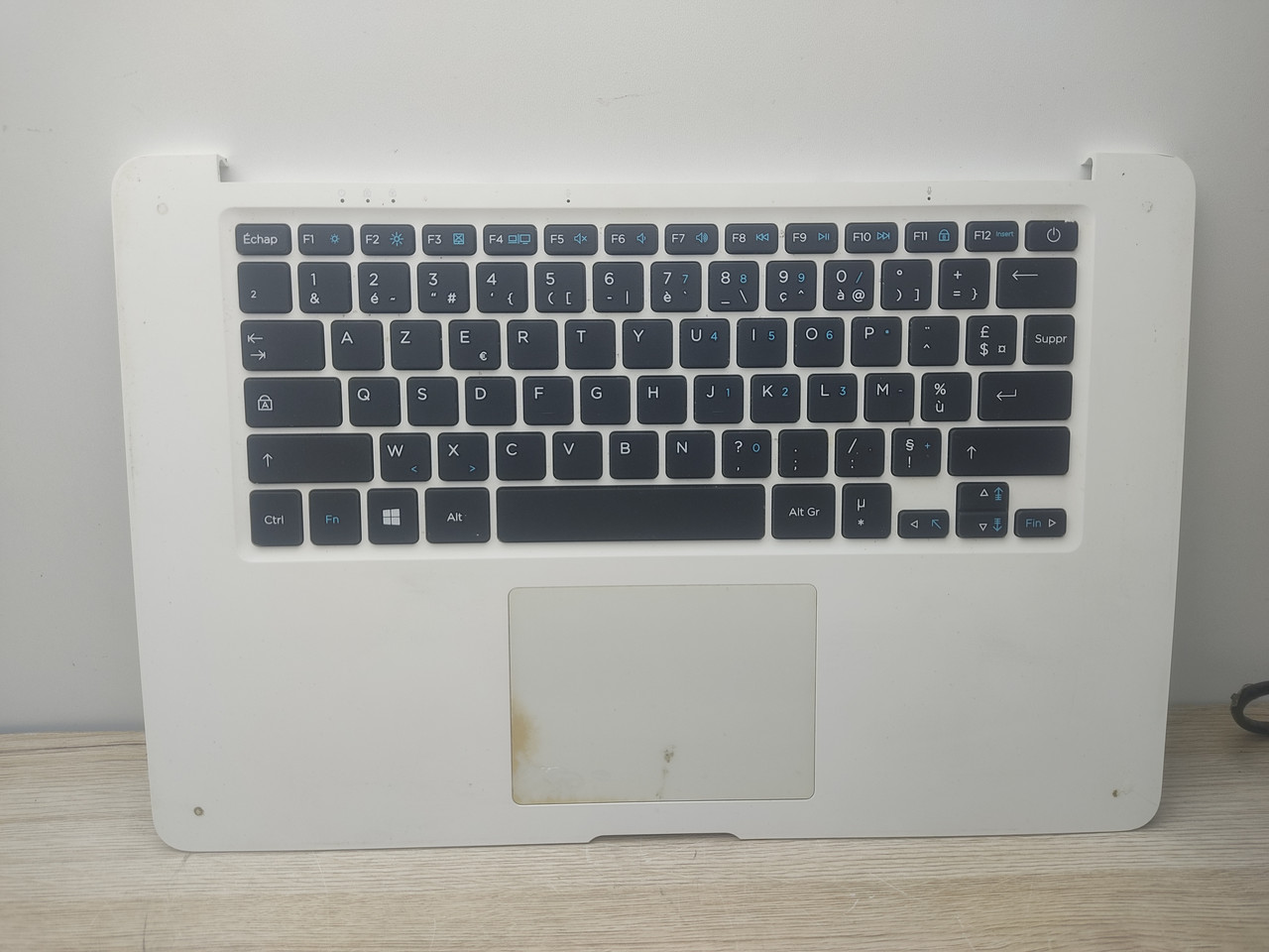 QiliveGK-N1402 Корпус C (топкейс, середня частина) б/у