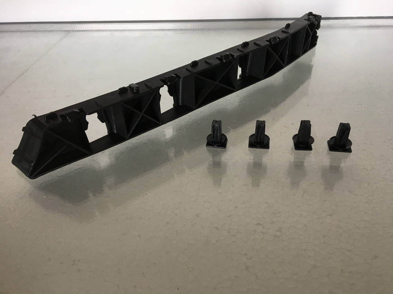 Кронштейн заднього бампера HYUNDAI ELANTRA 2019 правий  86614F2AA0, фото 1