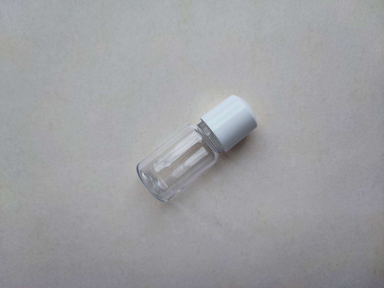 12 - 10 мл прозорий ПЕТ флакон з білою гладкою кришкою 18/410, круглий з ковпачком, закруткою для рідин, сипучих матеріалів