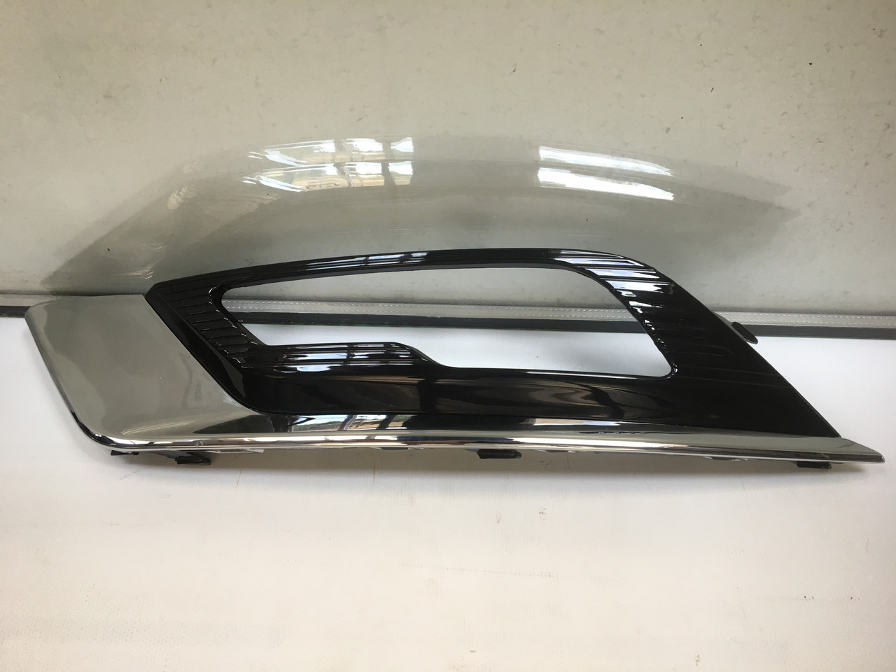 Решітка бампера Ford Fusion 17-18 ліва під птф LED хром новий  HS7Z-17B814-CB