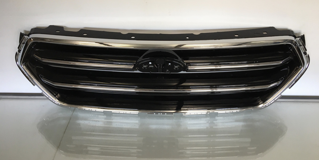 Решітка радіатора grill Ford Escape MK3 17-19 чорна (обод і смужка хром) нова GJ5Z-8200-AA