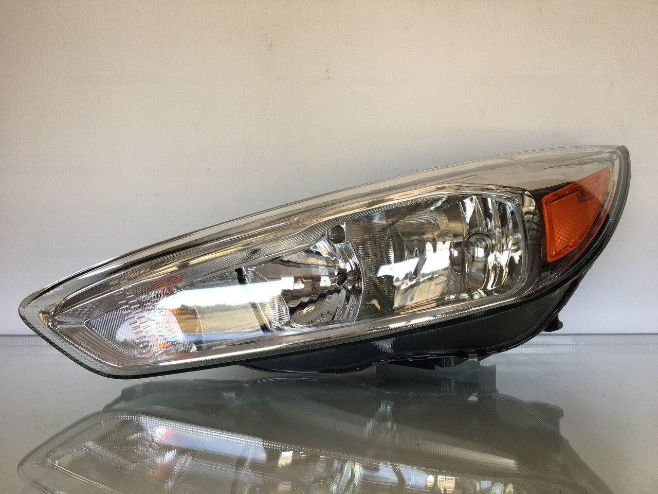 Фара Ford Focus mk3 2015-2018 ліва галоген світлий (жовтий куточок) F1EZ-13008-GZ, фото 1