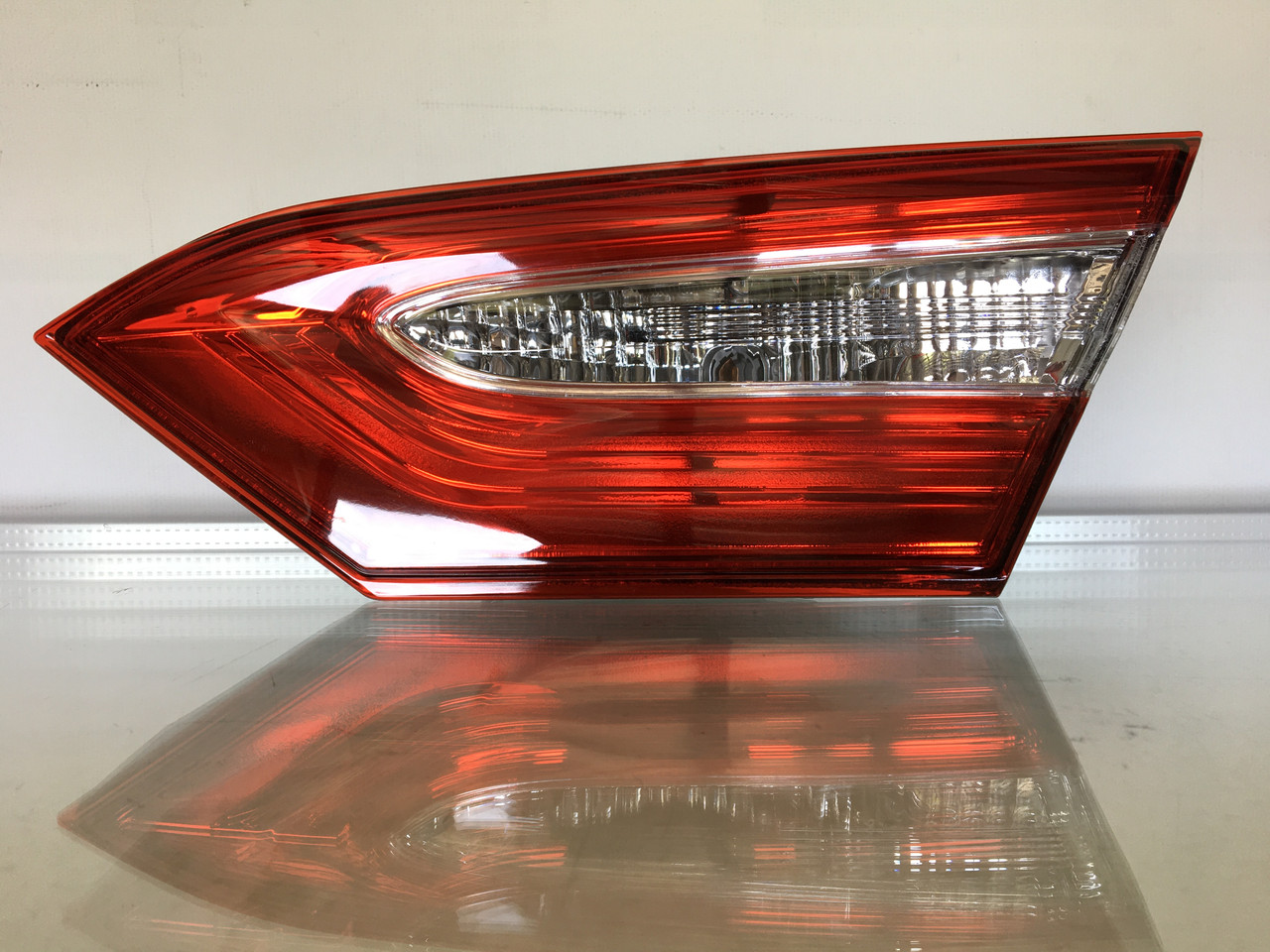 Ліхтар внутрішній Toyota Camry V70 2018-2020 USA SE/XSE правий 81580-06630