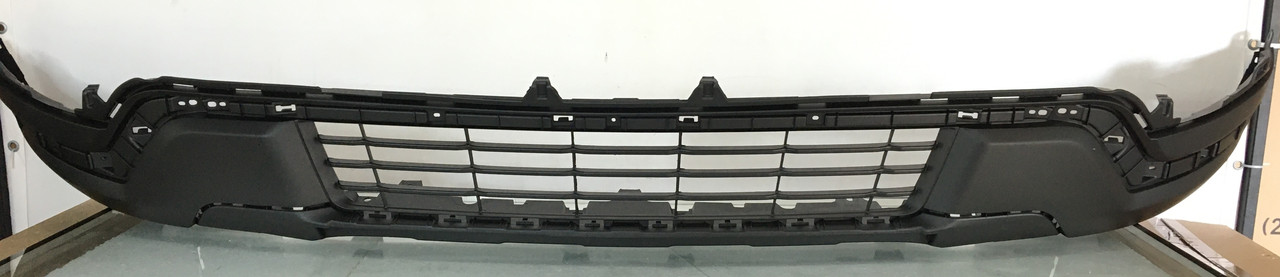 Бампер передня нижня частина Ford Explorer 18-19 Sport под молдинг JB5Z-17D957-BA