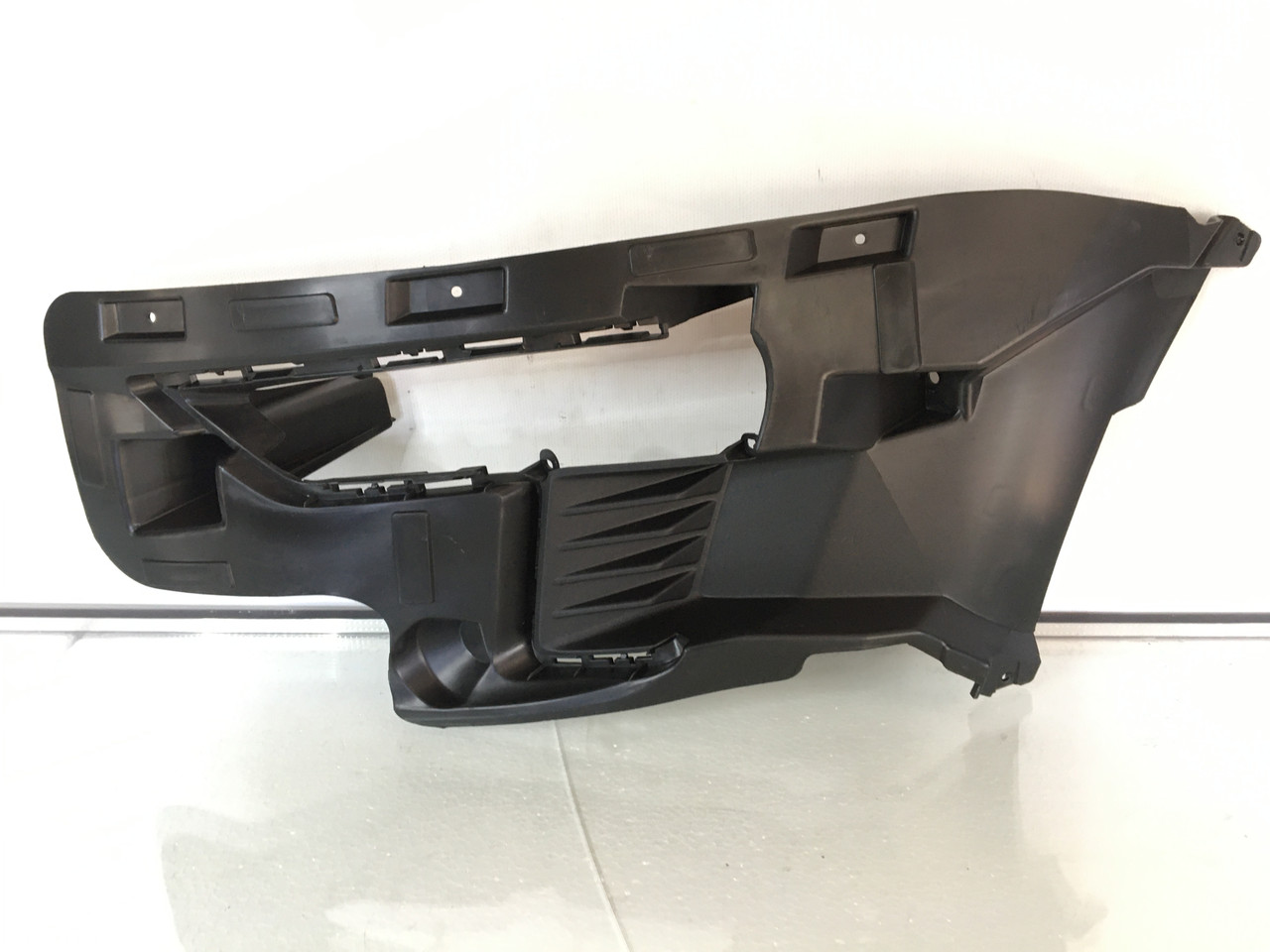 Кронштейн бампер/ПТФ лівий передній FORD EXPLORER 2017-2019 JB53278G07ACW