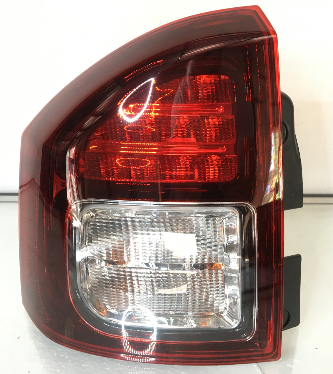 Ліхтар Led лівий Jeep Compass 2014-2016 5272909AB
