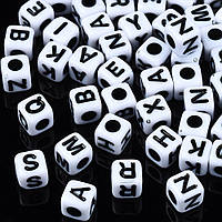 Набір пластикових намистин Finding Мікс букв англійського алфавіту Білий чорний 5 мм x 5 мм Упаковка 100 шт