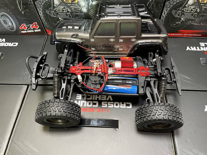 Радиоуправляемая машинка на радиоуправлении Gantry SCY 16103