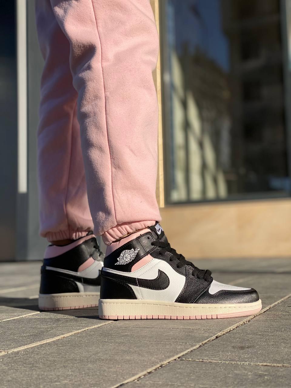 Air jordan 1 crimson tint outfit best sale