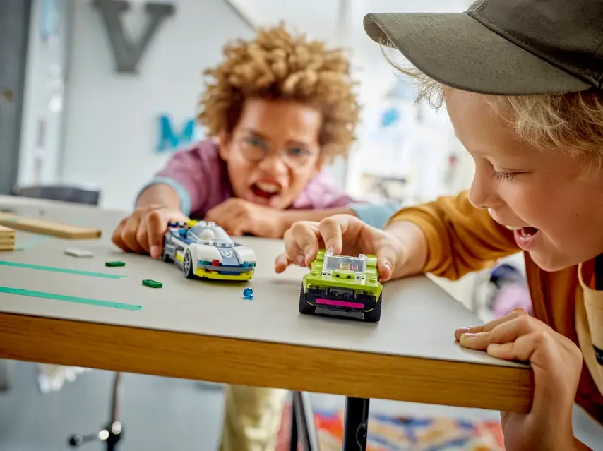 Конструктор Лего Сити Погоня на полицейской машине и маслк