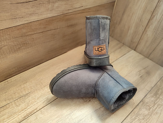 UGG СЕРЫЕ угги экозамшевые с РЫЖЕЙ лейбл на пяточке короткие (h=16 см) на плоской подошве.унисекс, фото 4