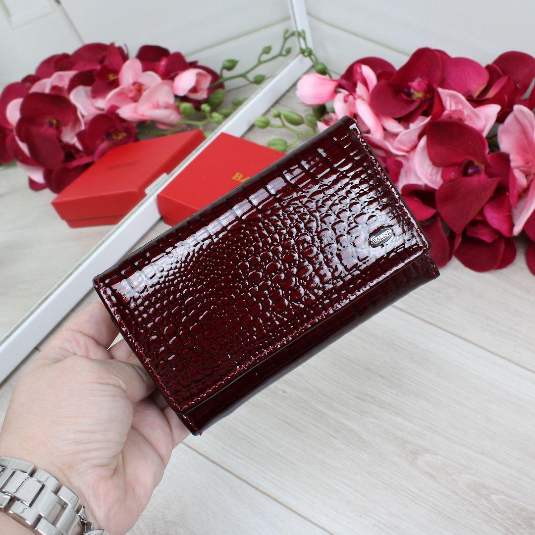Жіночий шкіряний гаманець портмоне на магниті лаковий бордовий натуральна шкіра