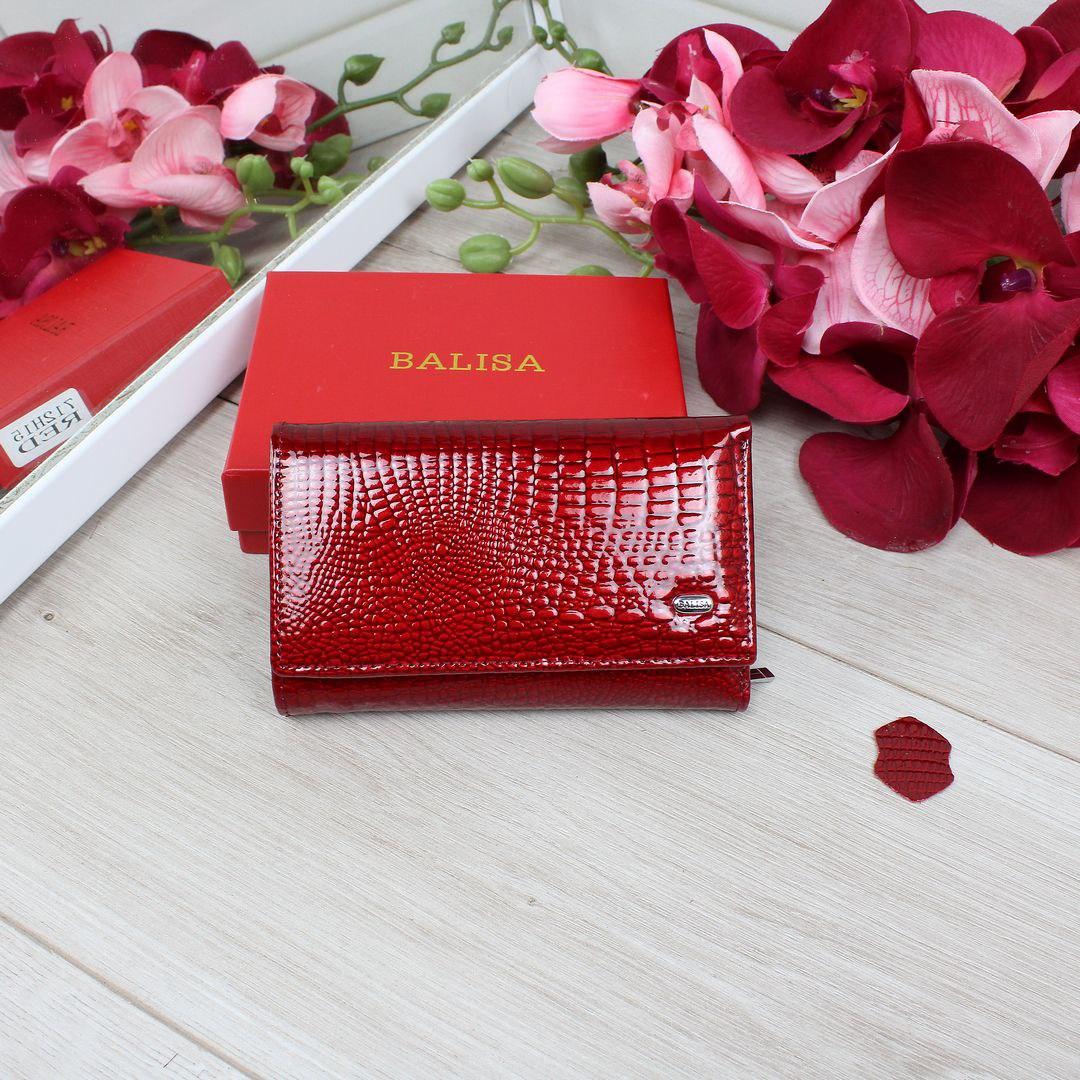 Жіночий шкіряний гаманець портмоне на магниті лаковий червоний натуральна шкіра