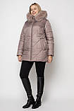 Жіноча зимова куртка Li-169 бежевого кольору в розмірах 48-62, фото 4