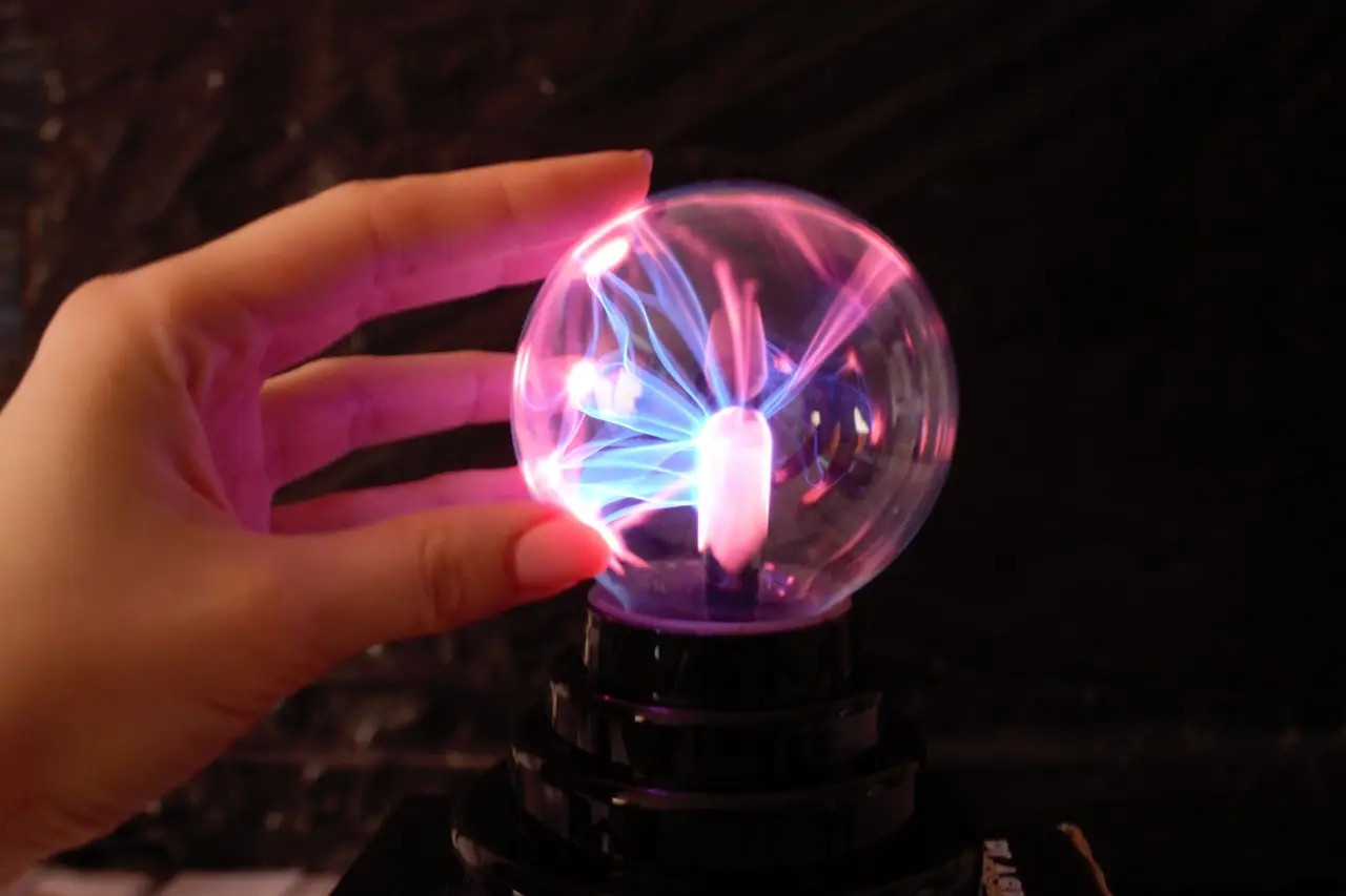 Плазменный шар Тесла 5 см ночник светильник Plasma Light Magic Flash Ball (Оригиналные фото) - фото 2 - id-p2055297933