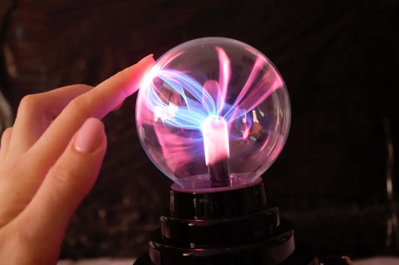 Плазменный шар Тесла 5 см ночник светильник Plasma Light Magic Flash Ball (Оригиналные фото) - фото 5 - id-p2055297933